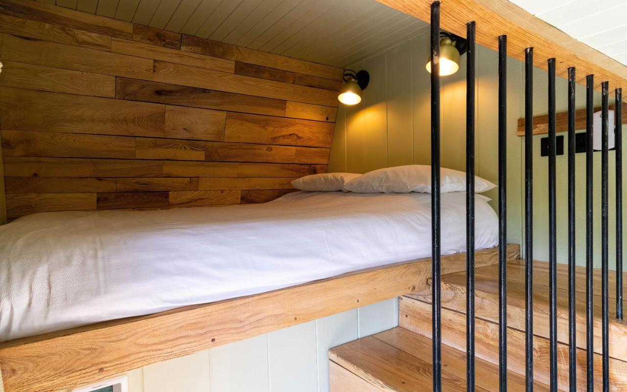 The Shire Luxury Converted Horse Lorry With Private Hot Tub Cyfie Farm Llanfyllin Εξωτερικό φωτογραφία