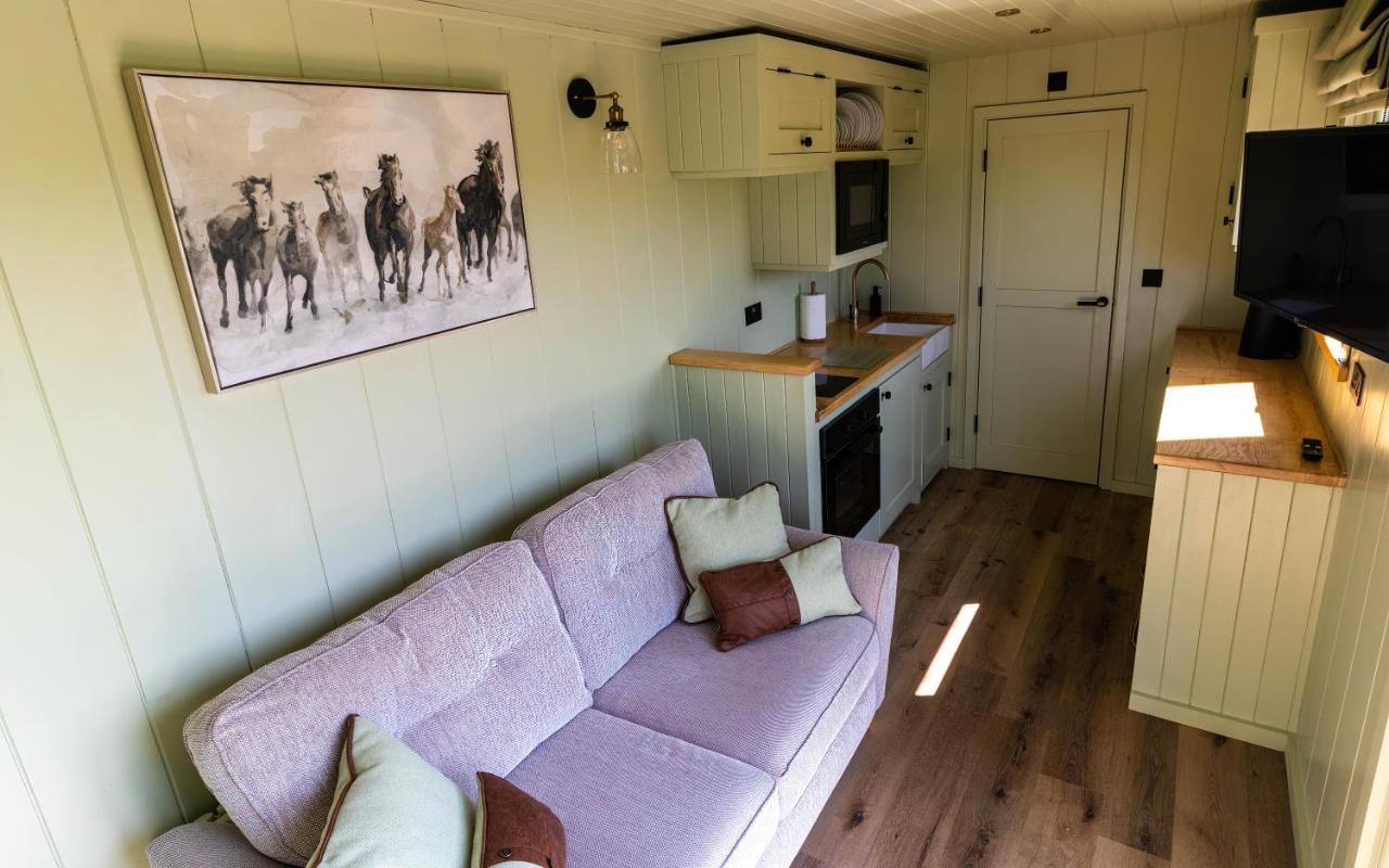 The Shire Luxury Converted Horse Lorry With Private Hot Tub Cyfie Farm Llanfyllin Εξωτερικό φωτογραφία